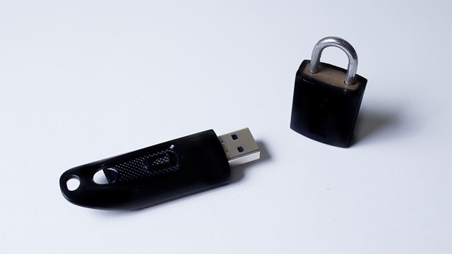 Salt Okunur USB Bellek Yazma Korumasını Kaldırma